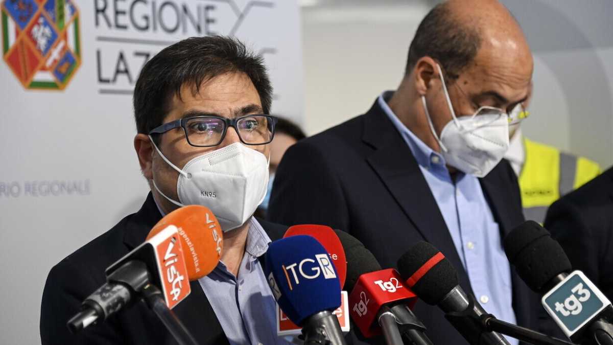 Immagine di Il Lazio va contro il governo sui vaccini: sì alla seconda dose di AstraZeneca per gli under 60