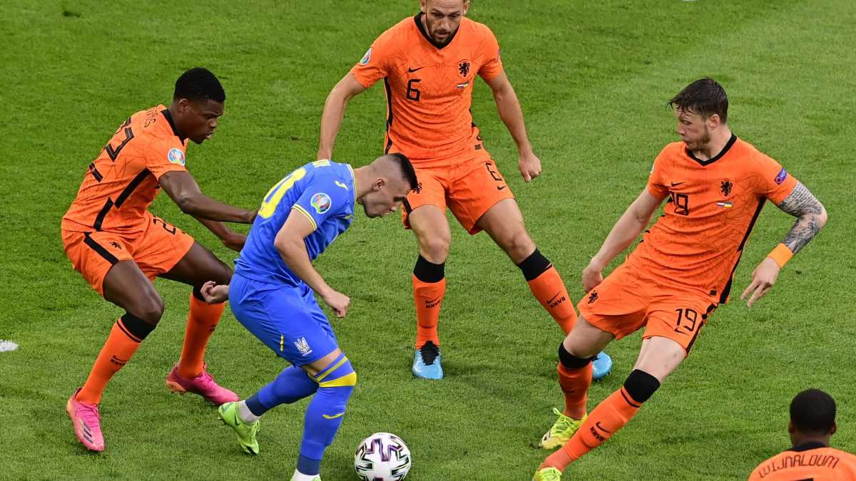 Immagine di Danza con maschi tossici. Weekend davanti all’Europeo di uno che non ne sa niente