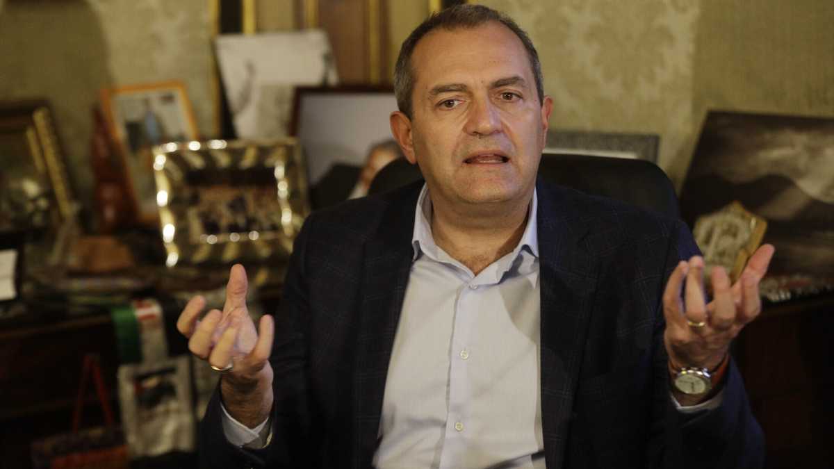 Un De Magistris quasi no vax: "Siamo tutti cavie"