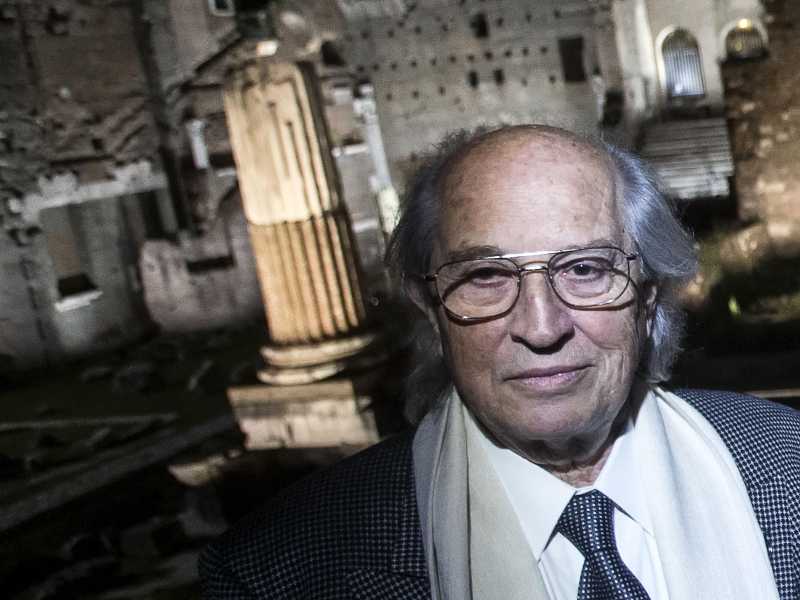 Il premio Oscar Vittorio Storaro, autore dell&rsquo;illuminazione dei Fori imperiali (foto Ansa)&nbsp;<br />