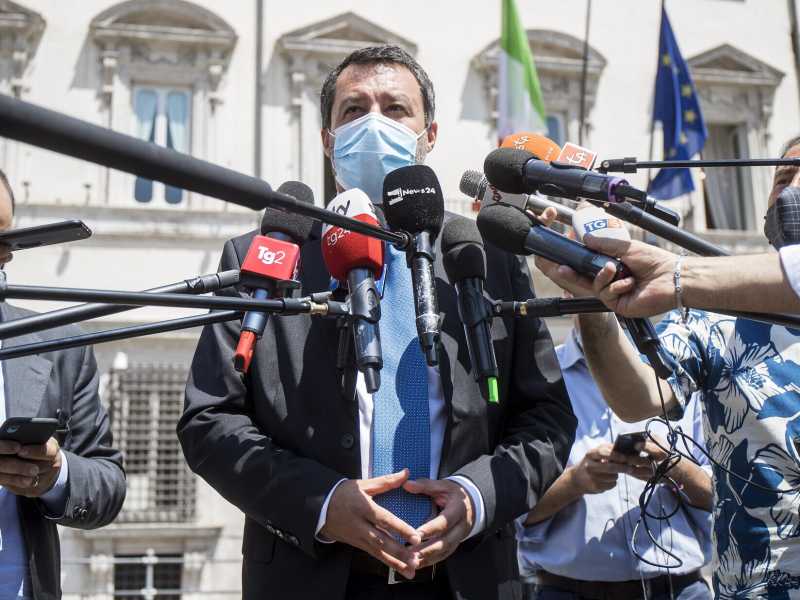 Mascherine verso la fine dell'obbligo. I partiti insistono, il governo ci pensa
