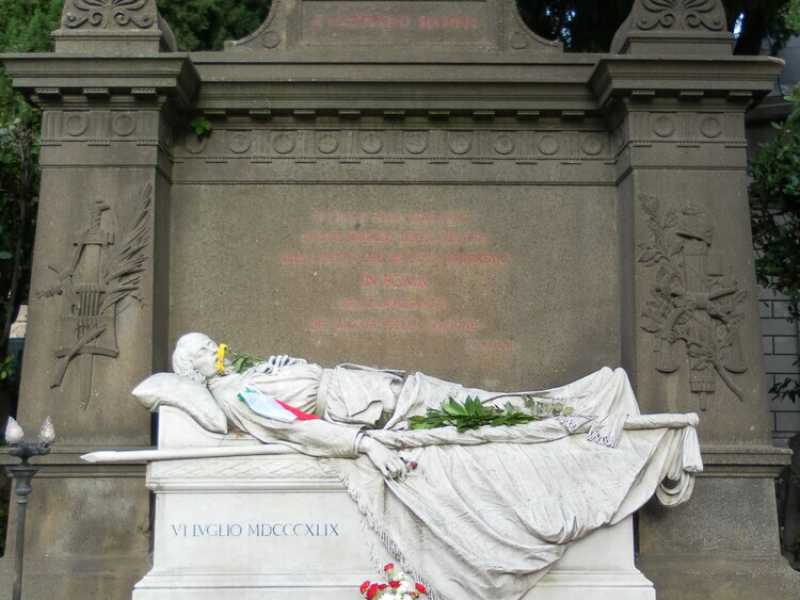 Cenotafio di Goffredo Mameli al cimitero del Verano di Roma (Wikipedia) 