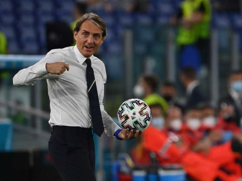 Roberto Mancini, allenatore dell'Italia, già qualificata agli ottavi dopo le vittorie su Turchia e Svizzera (LaPresse)