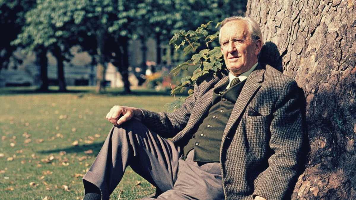 Immagine di “Il Signore degli anelli transgender e antirazzista”. Arruolato pure Tolkien