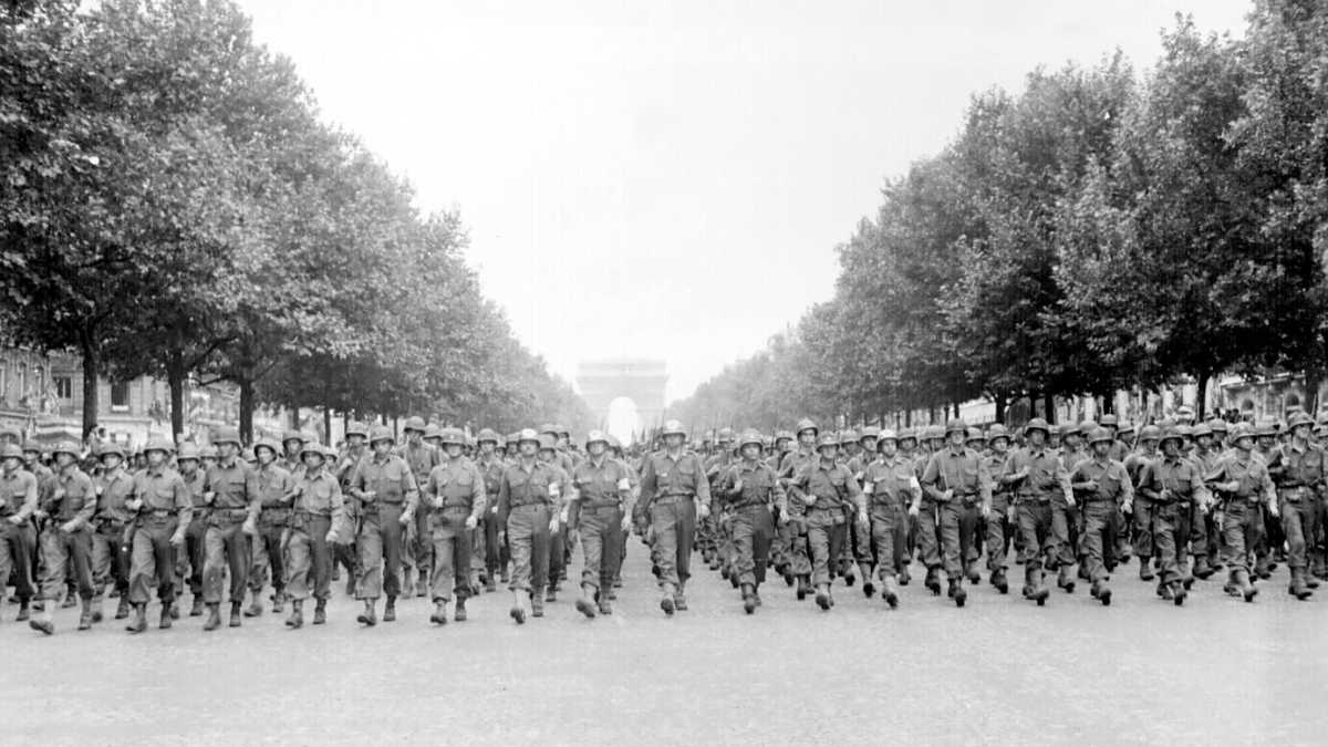 Immagine di Parigi privata anni '40. Dal dolore della guerra alla rinascita a ritmo jazz