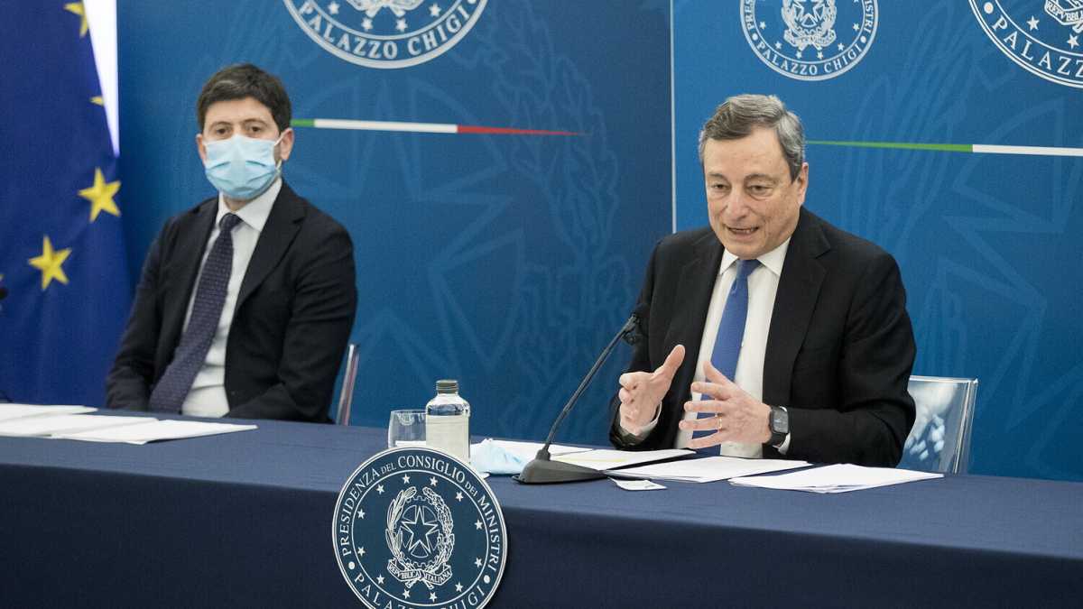 Immagine di “Libertà di scelta per la seconda dose AstraZeneca”. Draghi cambia la decisione di Speranza