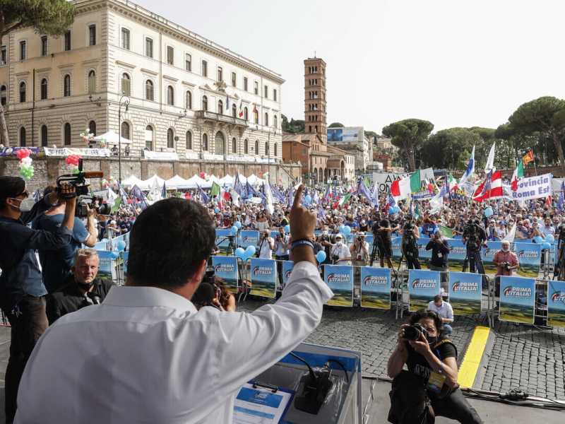 Salvini quota 40 (gradi). In piazza è forza Calamandrei