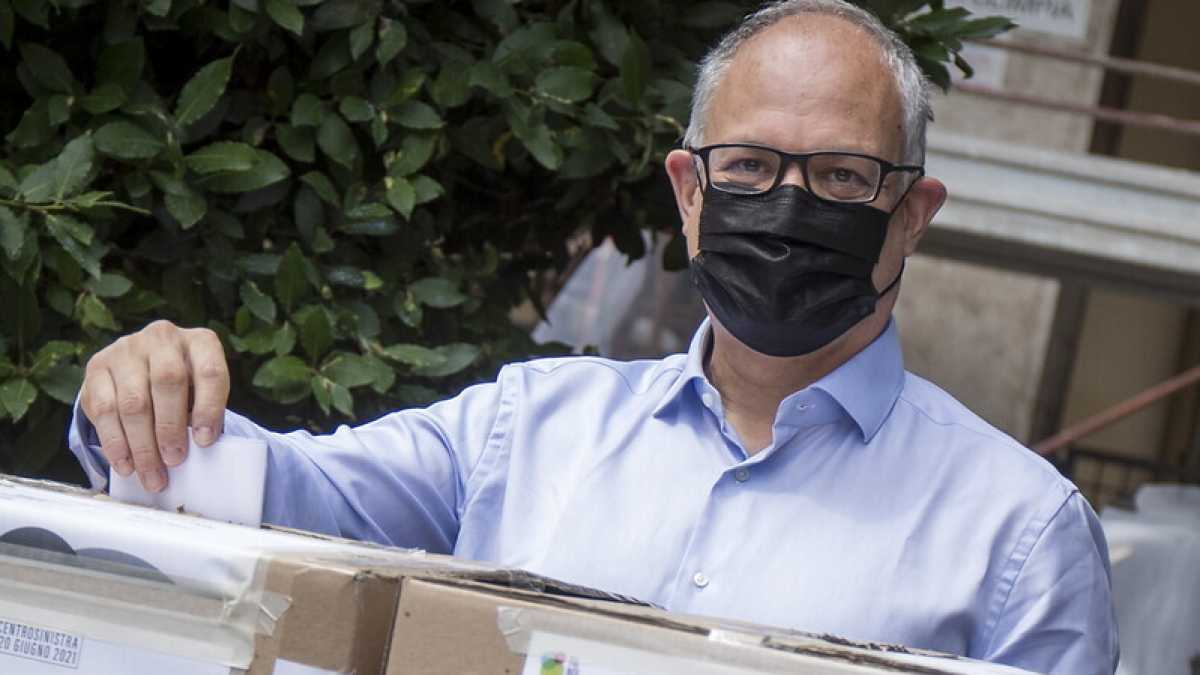 Immagine di Gualtieri e Lepore vincono le primarie a Roma e Bologna