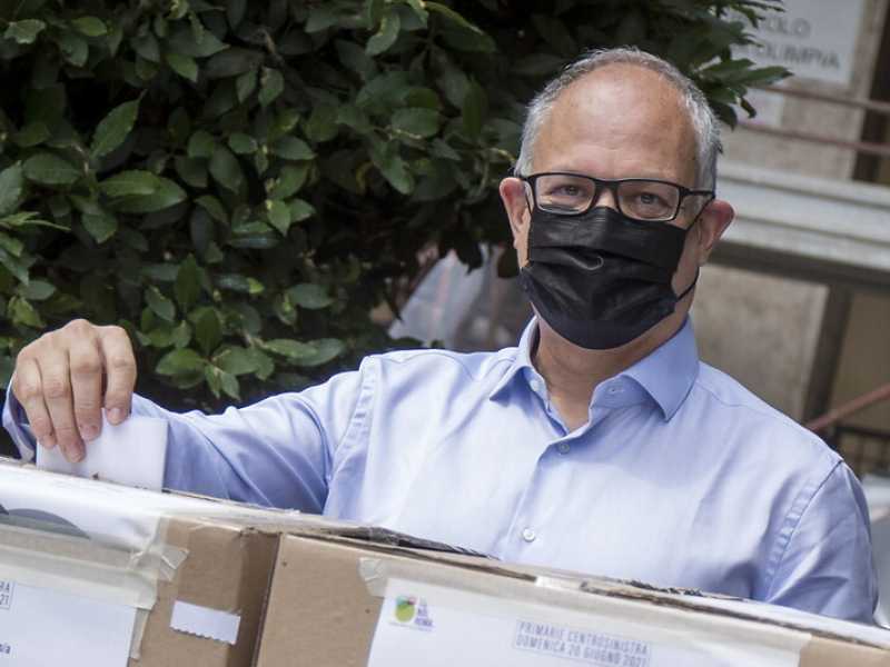Gualtieri e Lepore vincono le primarie a Roma e Bologna