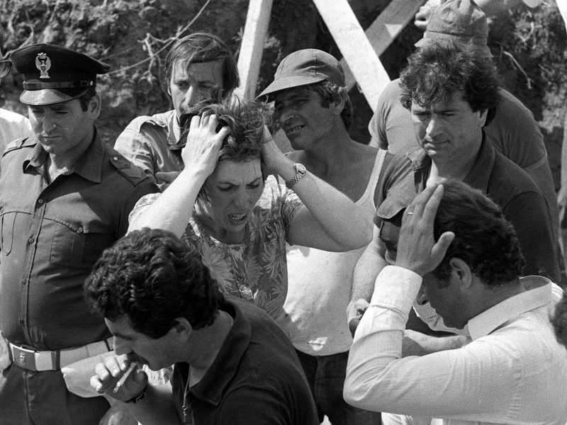 1981 - la tragedia del piccolo Alfredino Rampi a Vermicino (foto d'archivio Ansa) <br />
