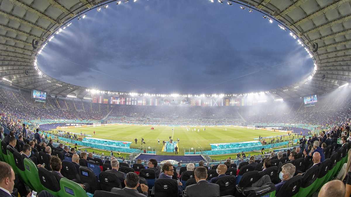 Immagine di La finale degli Europei a Roma. Ironia sulle primarie, ma non troppo