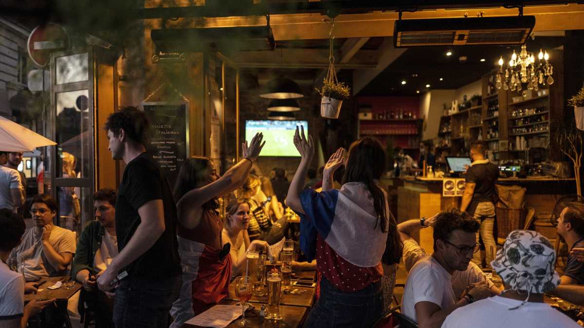 Immagine di Euro 2020 in tv è come un violoncello suonato al bar