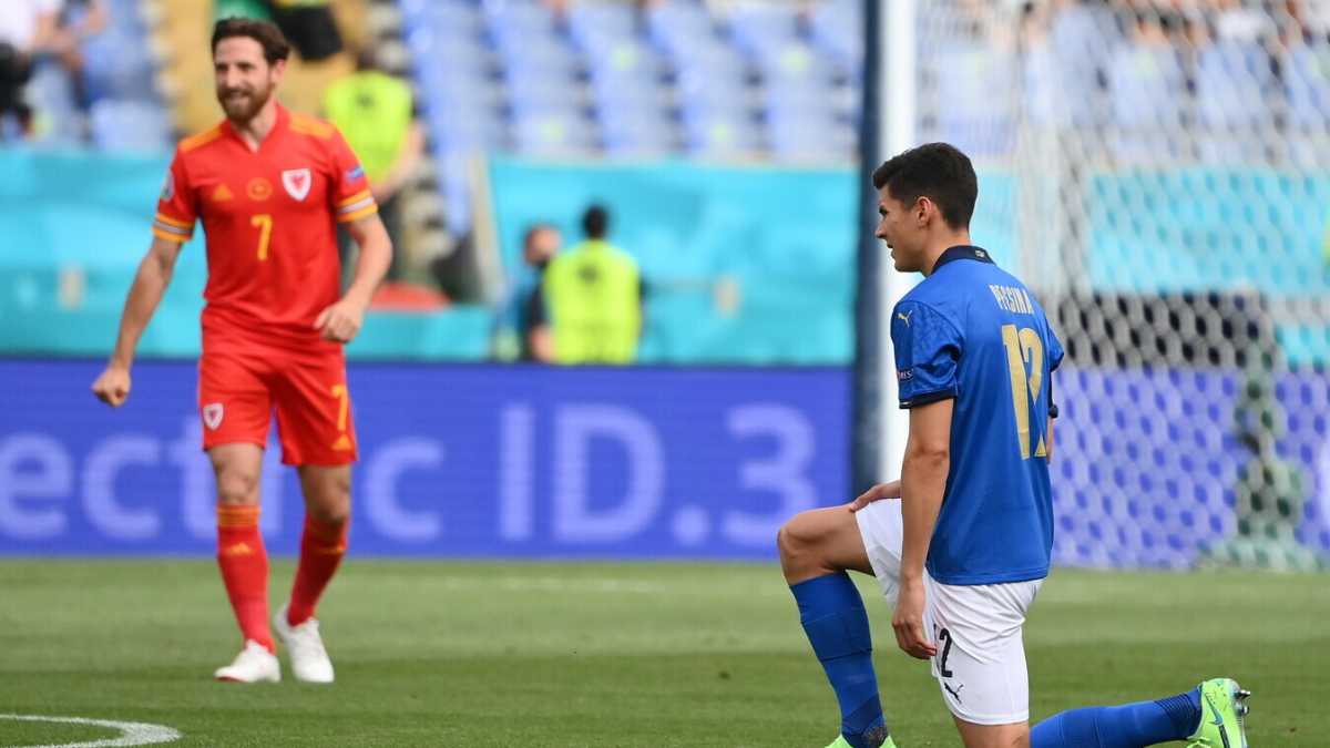 Immagine di Indignarsi per i giocatori che non si inginocchiano è una buffonata