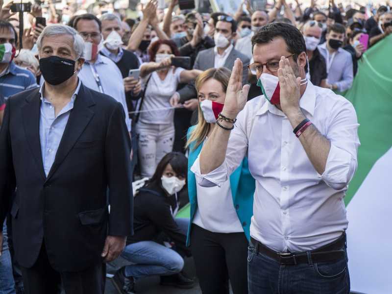 I leghisti di Bruxelles mollano Salvini e bussano a Tajani: "Basta col sovranismo"