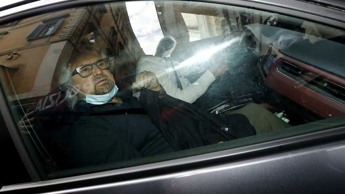 Immagine di Grillo incontra i parlamentari del M5s. Guai in vista per Conte