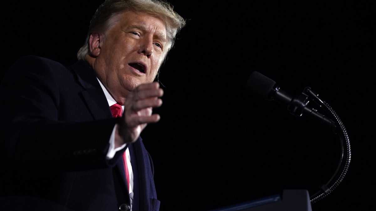 Immagine di Trump è ancora qui