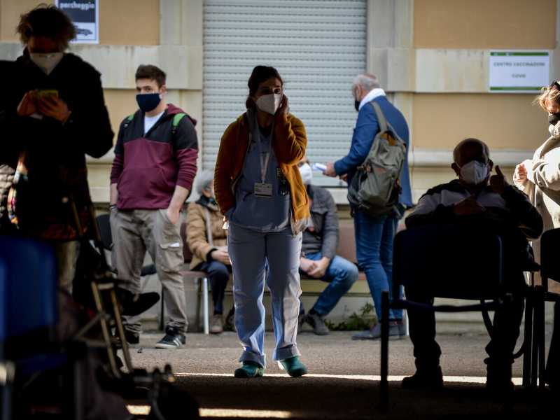 La corsa contro la variante Delta