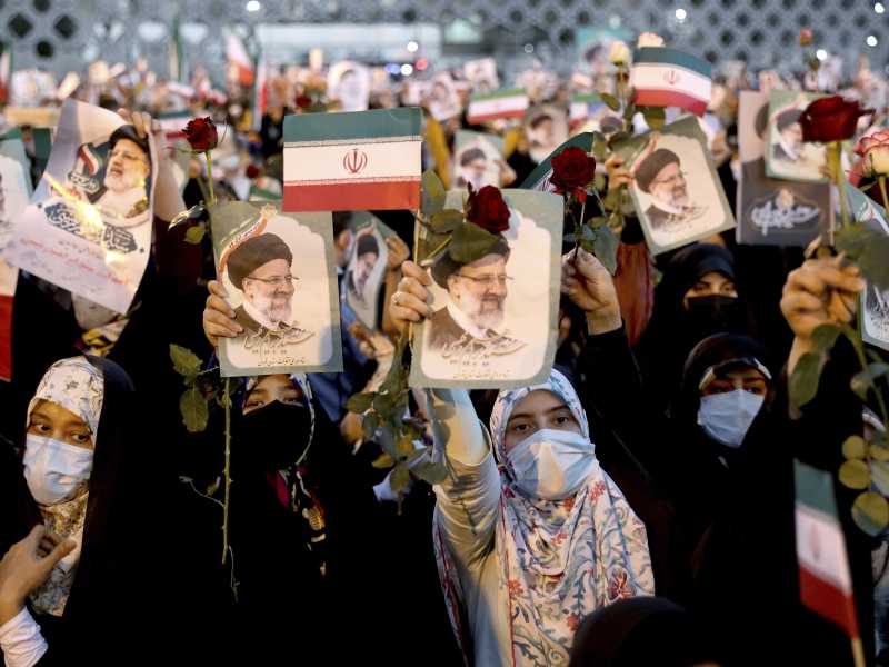 Festeggiamenti a Teheran per l'elezione di Raisi a presidente della Repubblica islamica (LaPresse) 