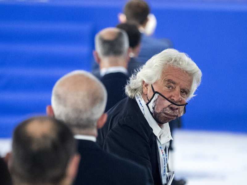 Grillo e Conte giocano a nascondino: all'incontro con i deputati ci sarà solo Beppe