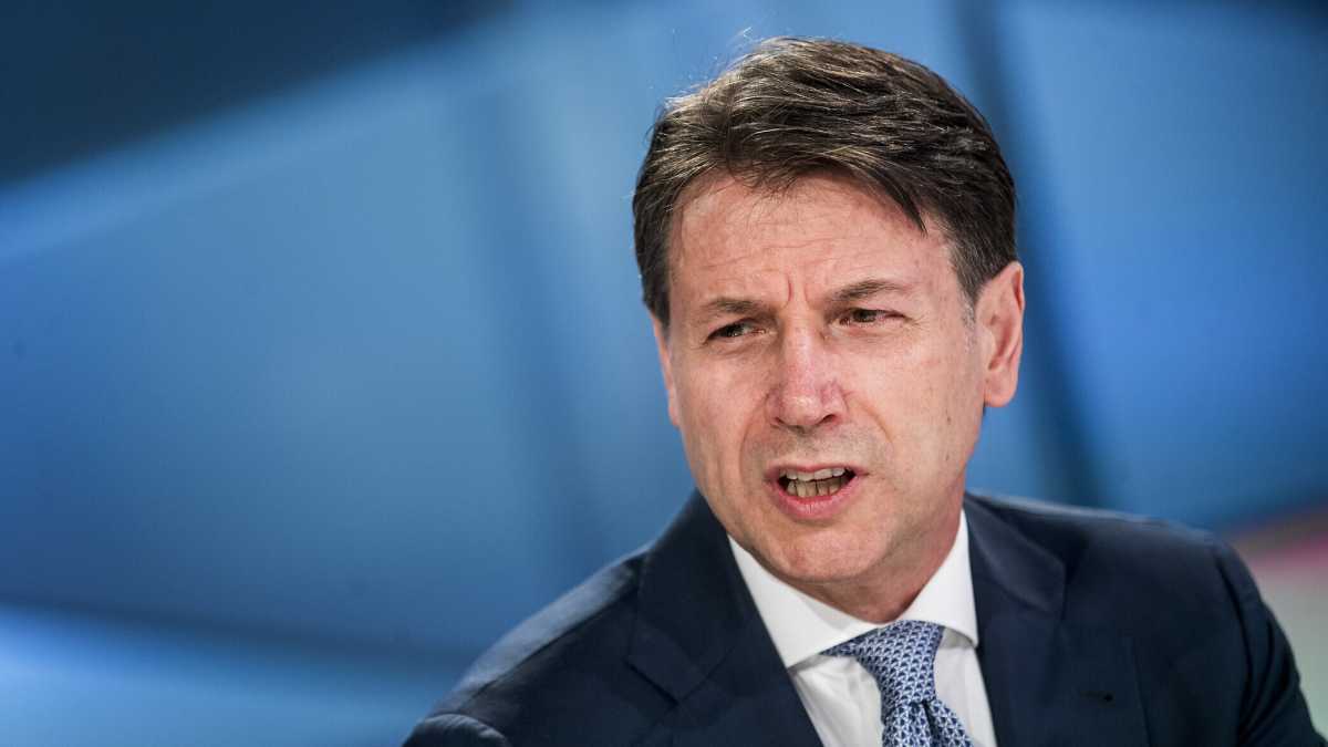 Immagine di Conte e l'addio al M5s. Licheri: "Stiamo scrivendo un nuovo soggetto politico". Di Maio media