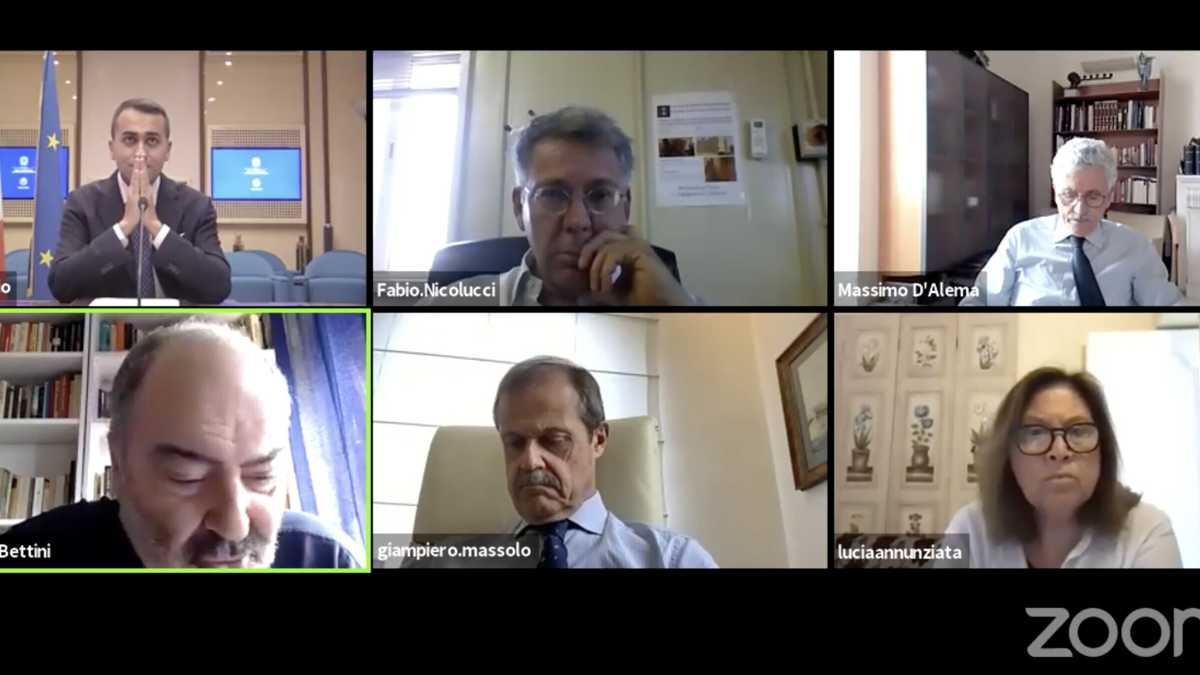 Immagine di D'Alema spiazza Di Maio e Bettini: "Perché sanzioni a Putin, ma non a Israele?"