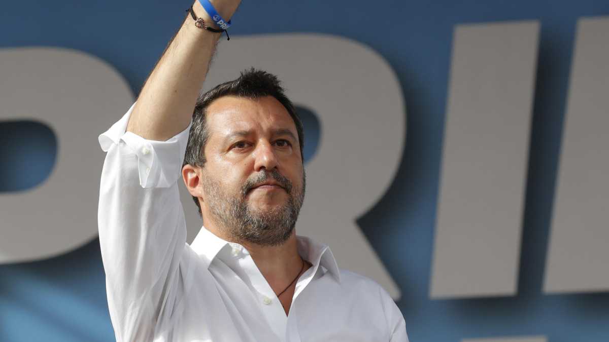 Immagine di Salvini tra Orbán e Draghi. La tesi Brunetta