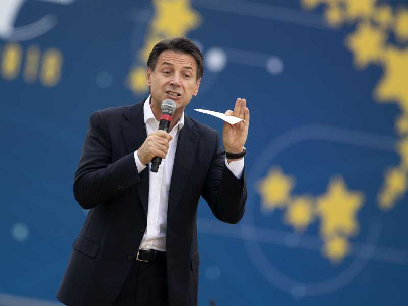 Gli altalenanti rapporti tra il Movimento 5 Stelle e lo studio