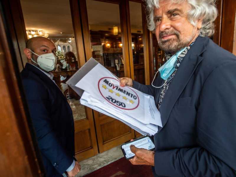 "Il Garante del M5s e del governo Draghi sono io". Grillo umilia Conte