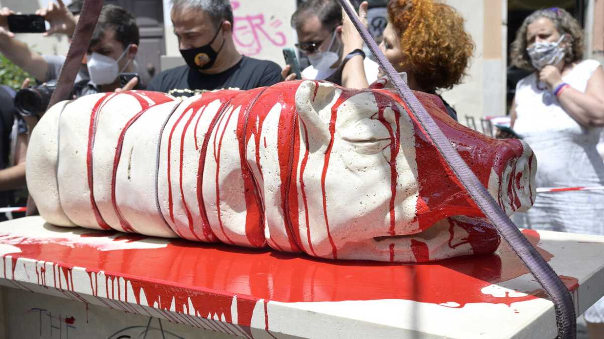 Immagine di Dittatura porchetta e ginocchio