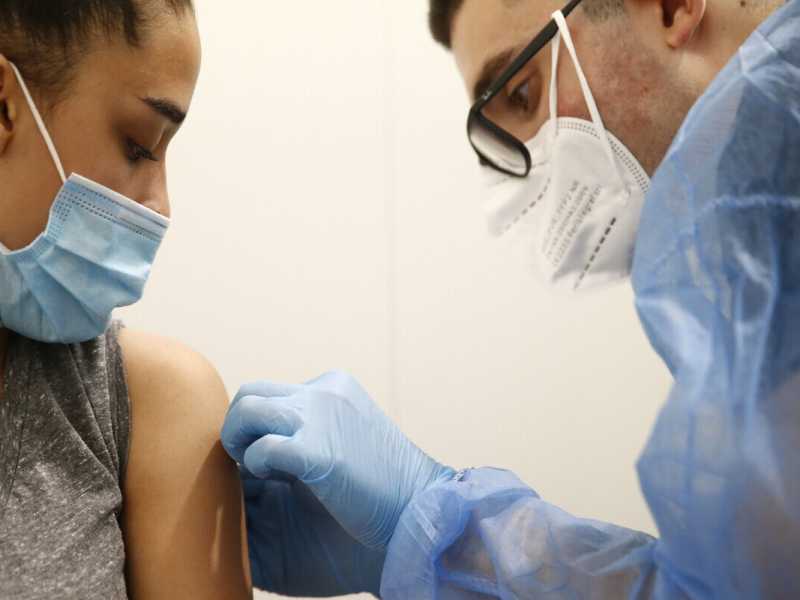 Il grafico che spiega perché i vaccini ci stanno salvando la vita