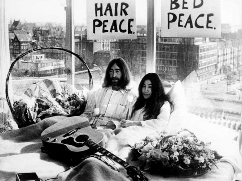 John Lennon e Yoko Ono (LaPresse)&nbsp;<br />