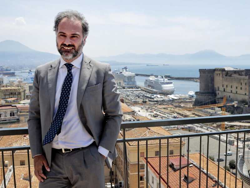 Catello "il bello". Ritratto di Maresca, il pm ammuina che vuole Napoli