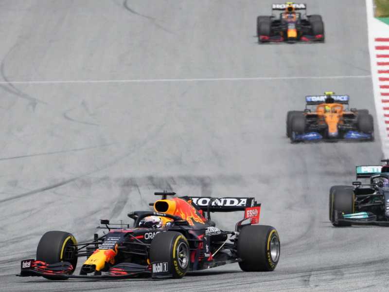 Verstappen straccia Hamilton e vola via in classifica
