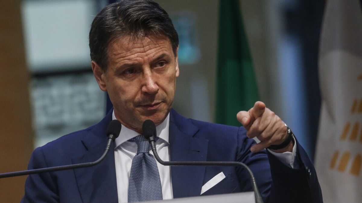 Immagine di Grillo: "Non mi fido più di Conte. Lo Stretto a nuoto lo attraversai io, non lui"