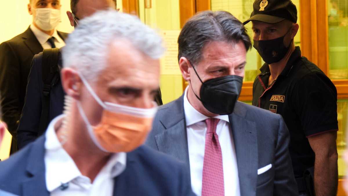 Immagine di Conte: "Diversità di vedute con Grillo, non mi presto a operazioni di facciata"