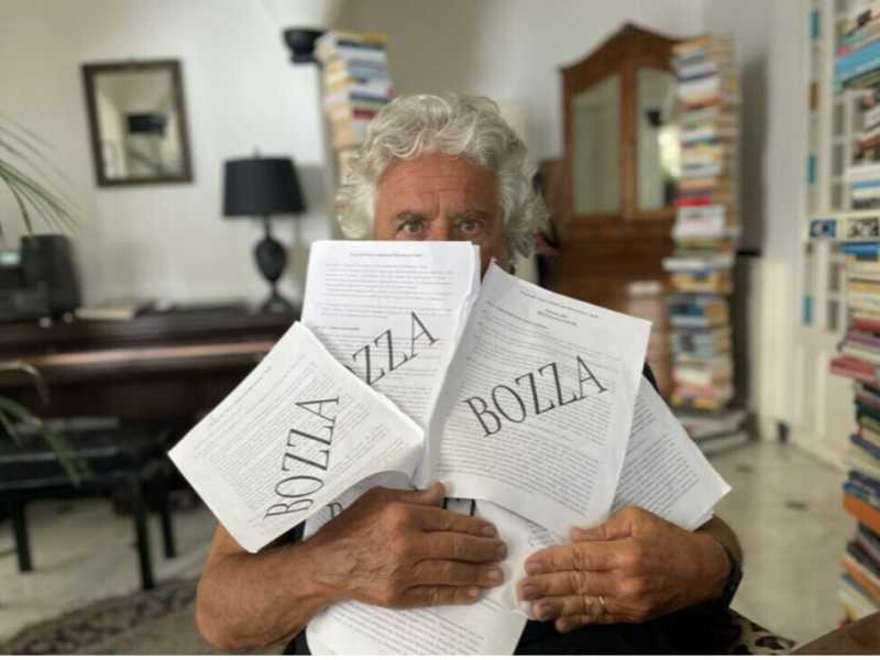 Grillo licenzia Conte: "Non hai capacità". L'ex premier: "Ha scelto di fare il padre padrone"