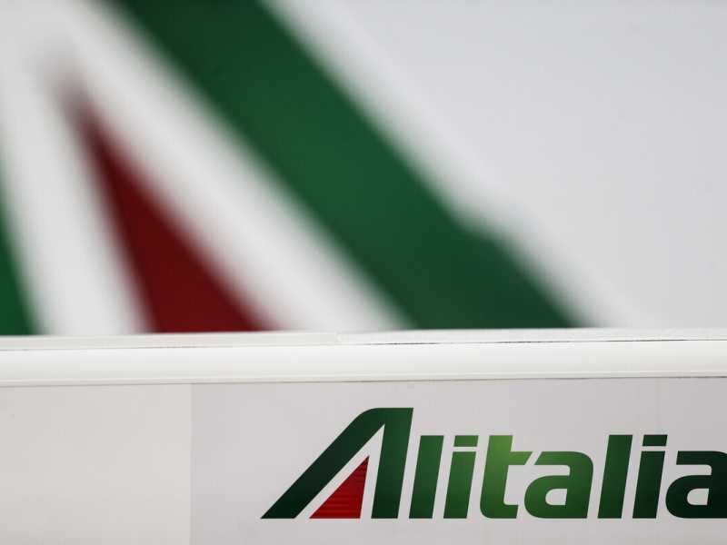 Così le low cost banchettano sull'ultima estate di Alitalia