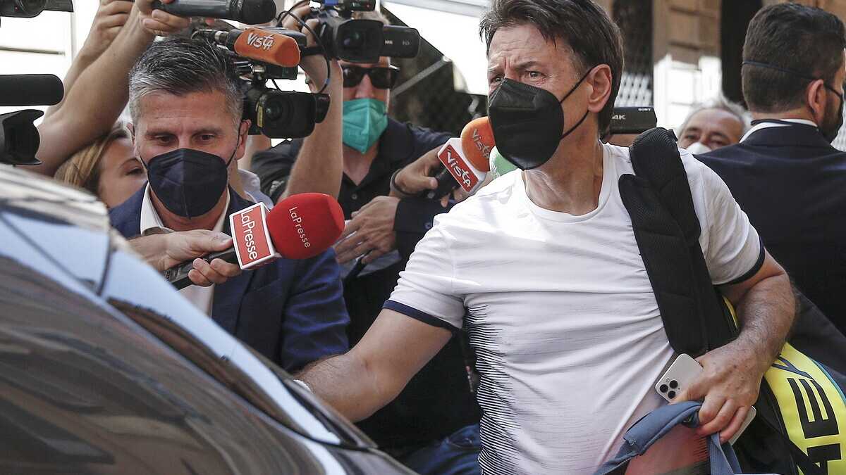 Immagine di Conte: "Io seicentesco? Da Grillo proposta medievale. Resto in campo? C'è tanto sostegno"