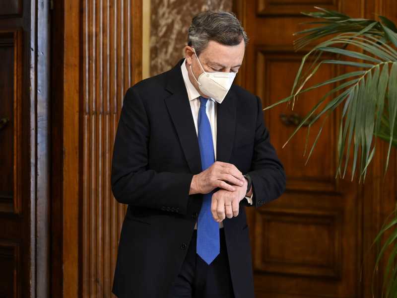 Così Draghi prova ad aggirare le convulsioni del M5s