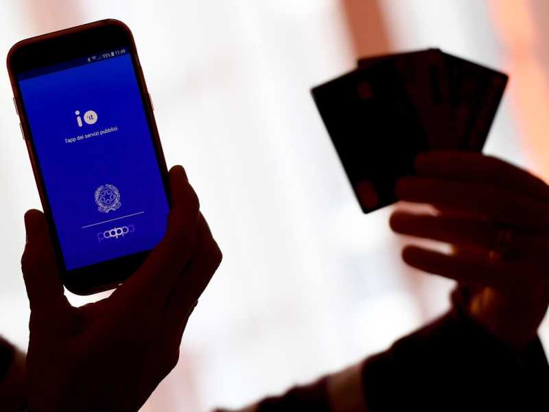 La linea Draghi: meno Cashback, più ammortizzatori sociali