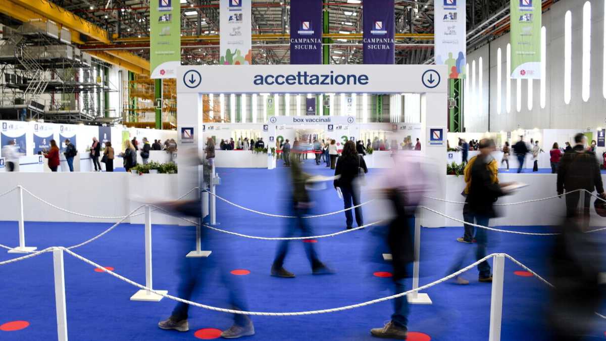 Immagine di Errori su Az, obiettivi di vaccinazione e il pericolo Delta. Parla il sottosegretario alla Salute