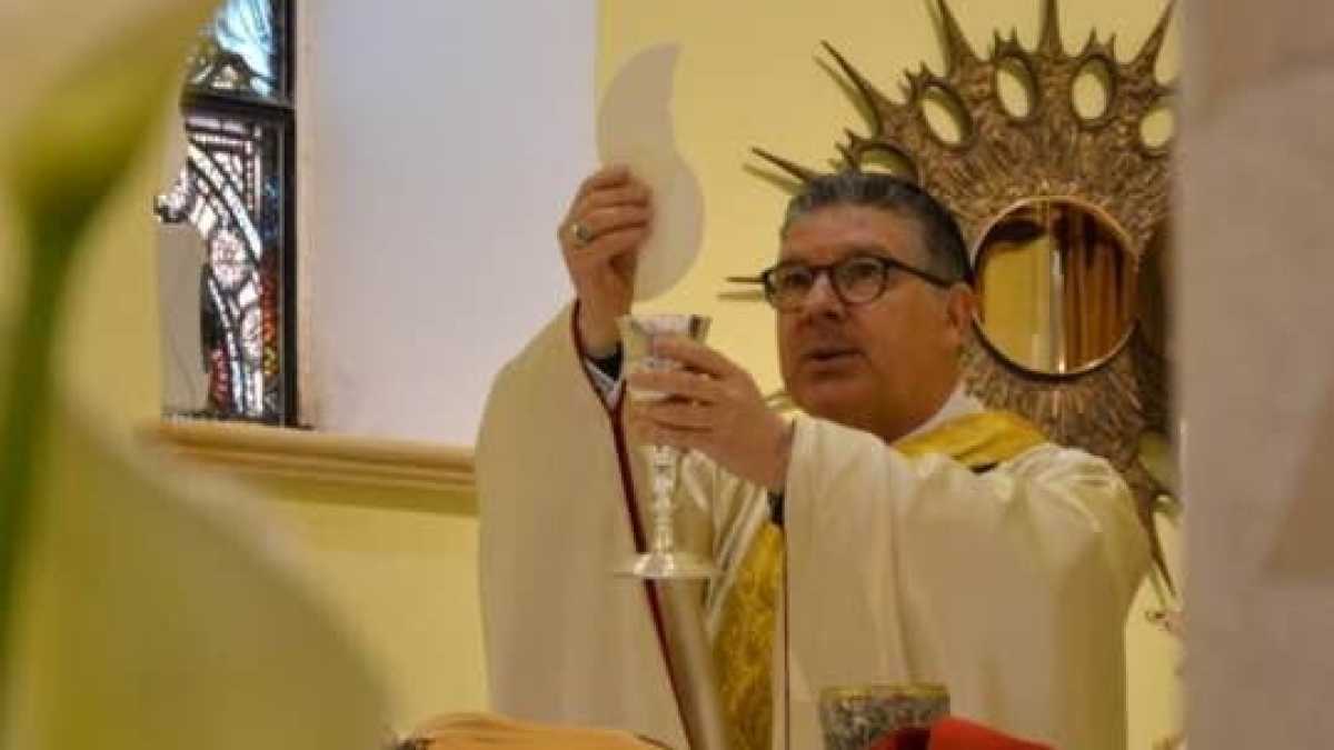 Immagine di Il parroco del paese di Conte: "La pace con Grillo? Serve lo Spirito santo"