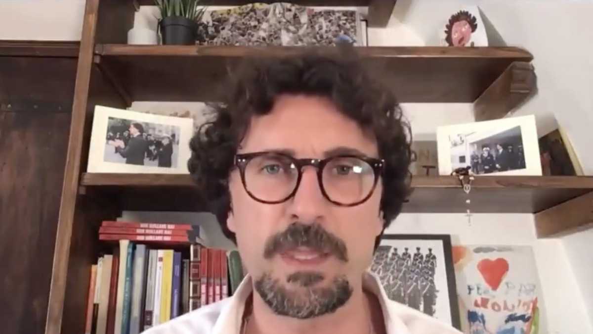 Immagine di Il caos tra Grillo e Conte rappresentato dalla confusione mentale di Toninelli