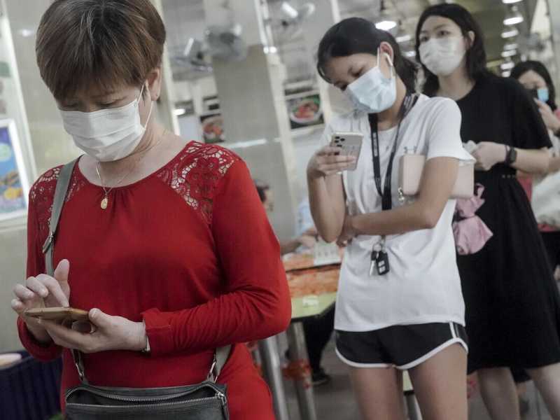 Singapore allenta le misure restrittive, lo scorso 21 giugno (foto EPA)