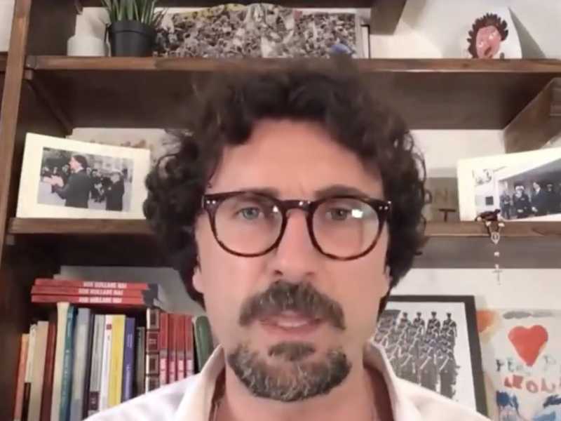Il caos tra Grillo e Conte rappresentato dalla confusione mentale di Toninelli