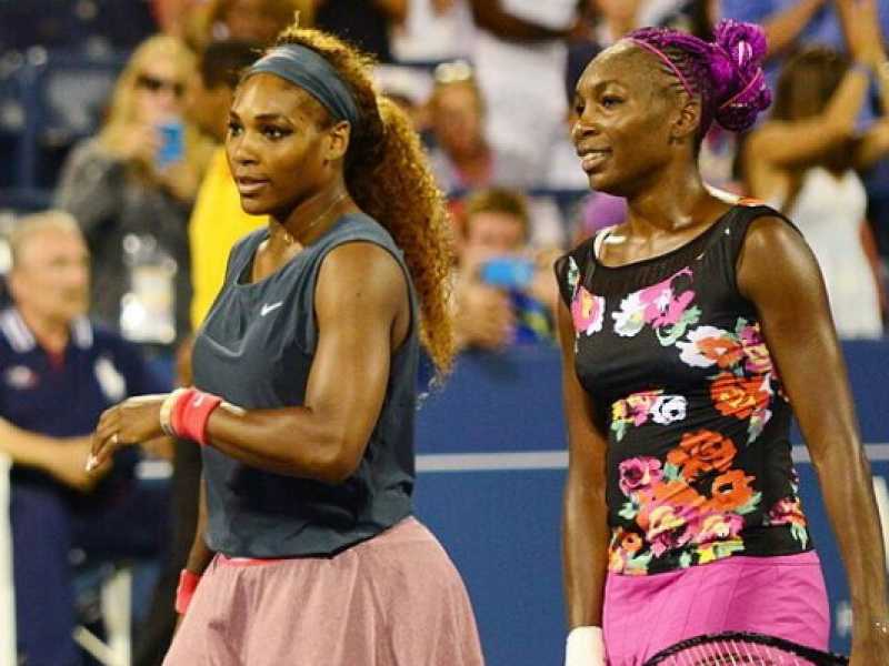 Serena e Venus Williams durante gli Us Open del 2013 (da Wikipedia)
