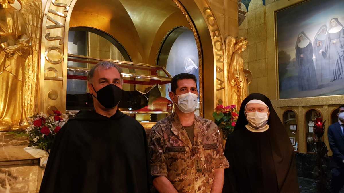 Immagine di Meglio le nonne analfabete dei No vax con la laurea