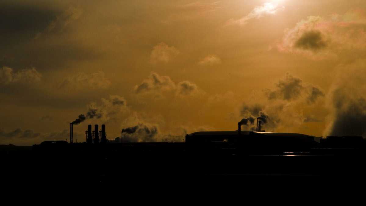 Immagine di Atmosfere cupe, vertiginose scene corali: “Il problema della pace” e i suoi orizzonti