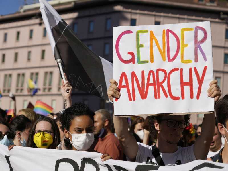 Un cartello esposto durante il Pride a Roma, sabato 26 giugno (LaPresse)<br /> <br />