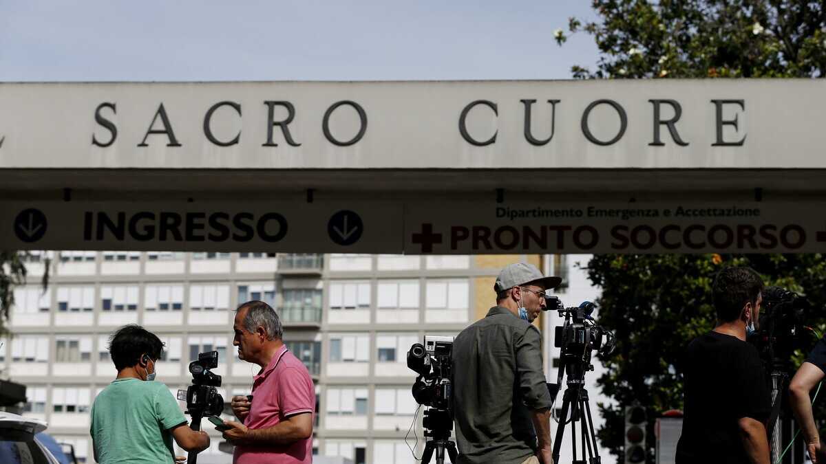 Immagine di Da Silvestro II a Francesco. Il corpo del Papa e chi lo cura